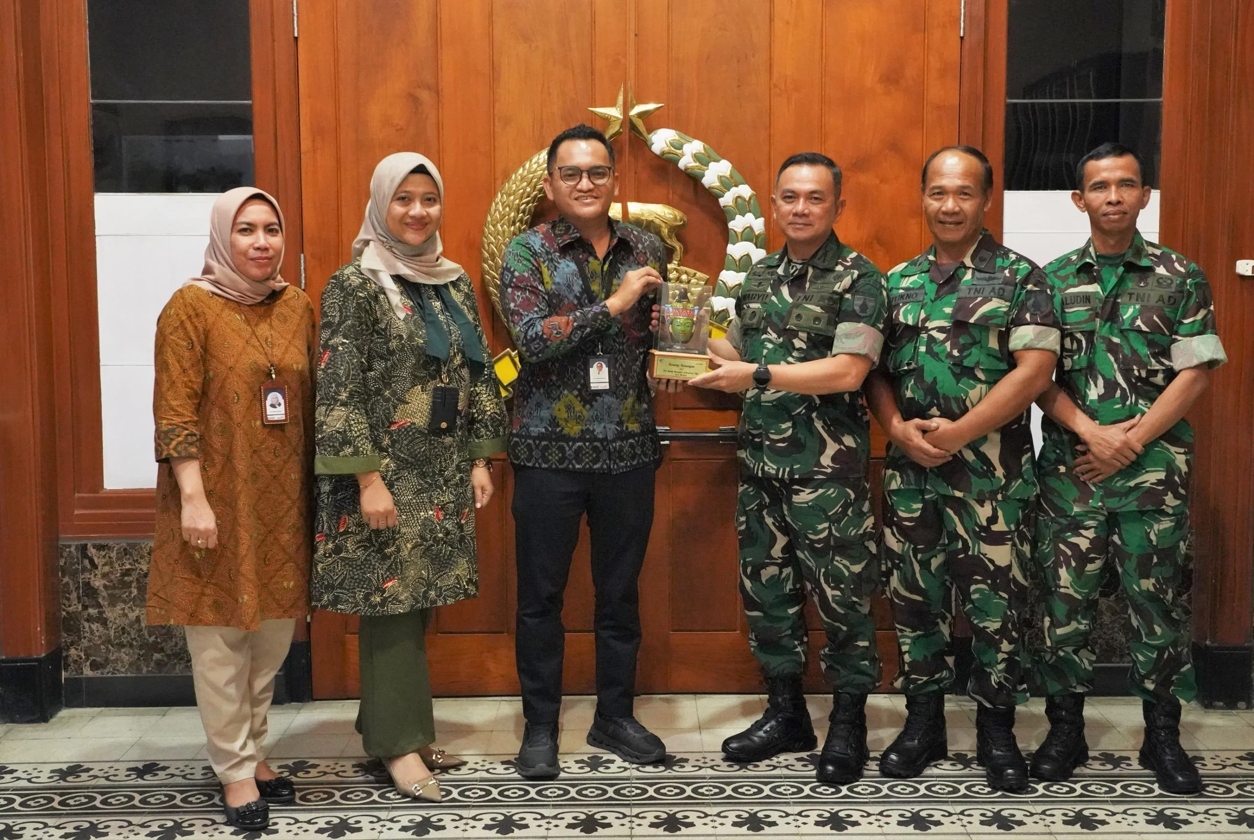 Silaturahmi  dari Bank Mandiri ke Danrem 083/BDJ
