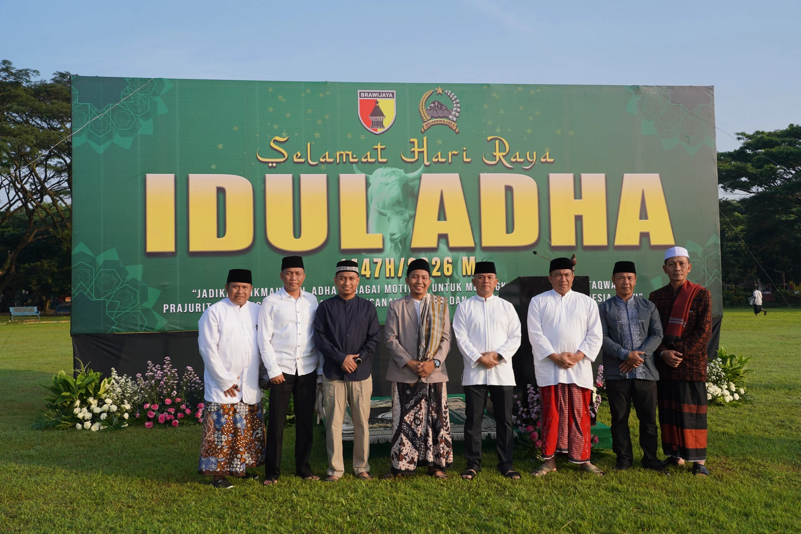 Hangat dan Penuh Kebersamaan, Danrem 083/Bdj Sholat Idul Adha Bersama Warga Malang Raya