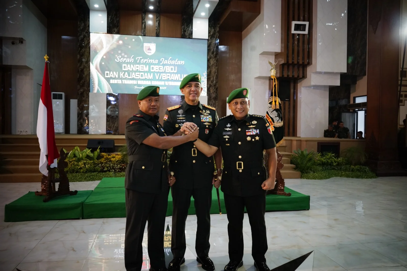 Pangdam V/Brw Pimpin Sertijab Danrem 083/Bdj