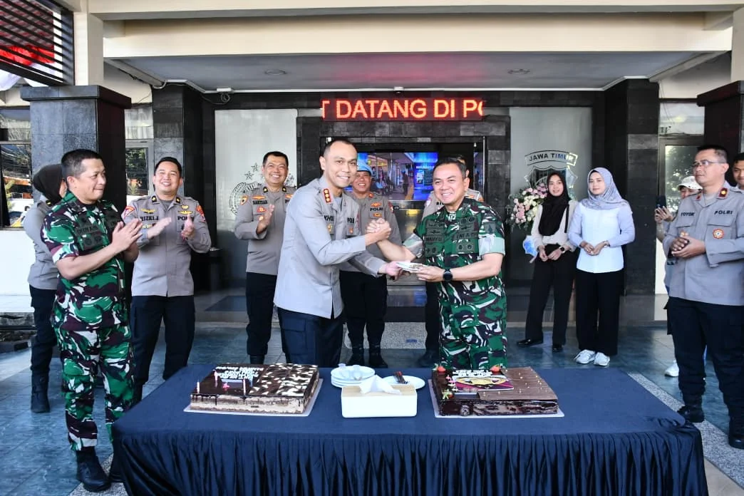 Korem 083 Bdj Surprise Polresta Malang Kota  Warnai Hari Bhayangkara ke-80  Perkokoh Soliditas TNI-Polri