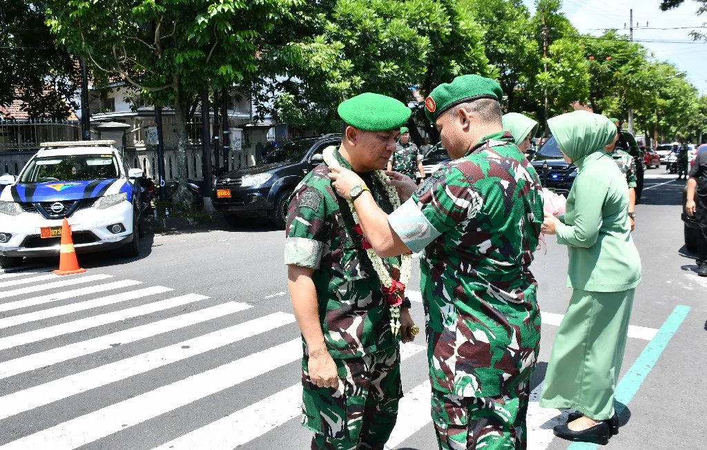 UPACARA TRADISI PENERIMAAN DANREM 083/BDJ