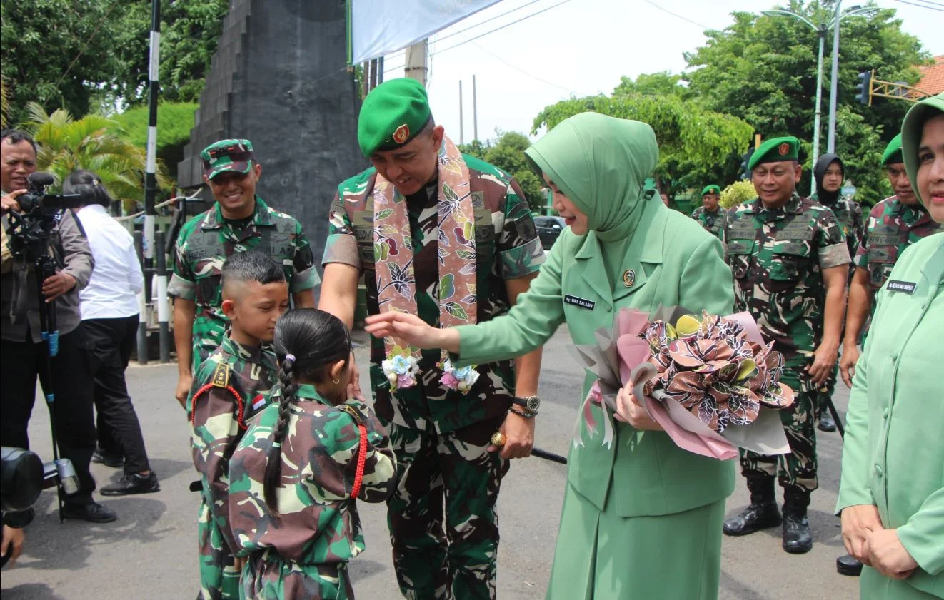 Kunker Di Kodim 0821/Prb, Pangdam V/Brw Apresiasi Prajurit PNS dan Persit