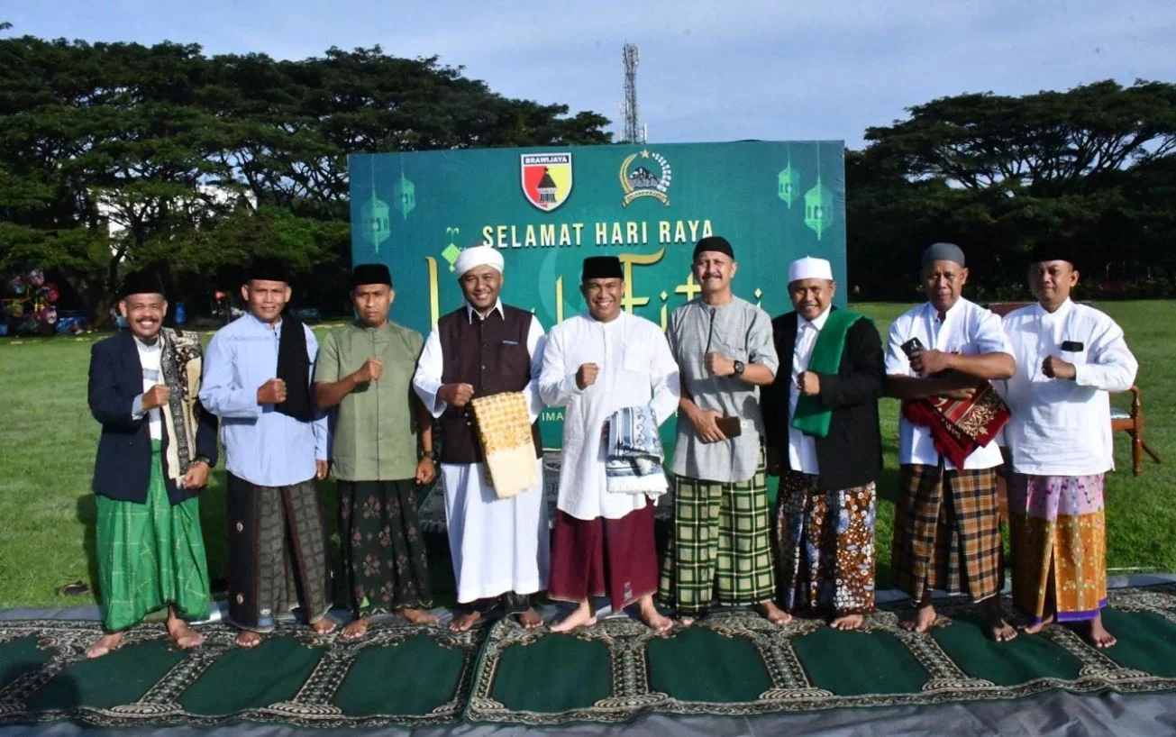 Korem 083/Bdj Gelar Sholat Idul Fitri Di Lapangan Rampal