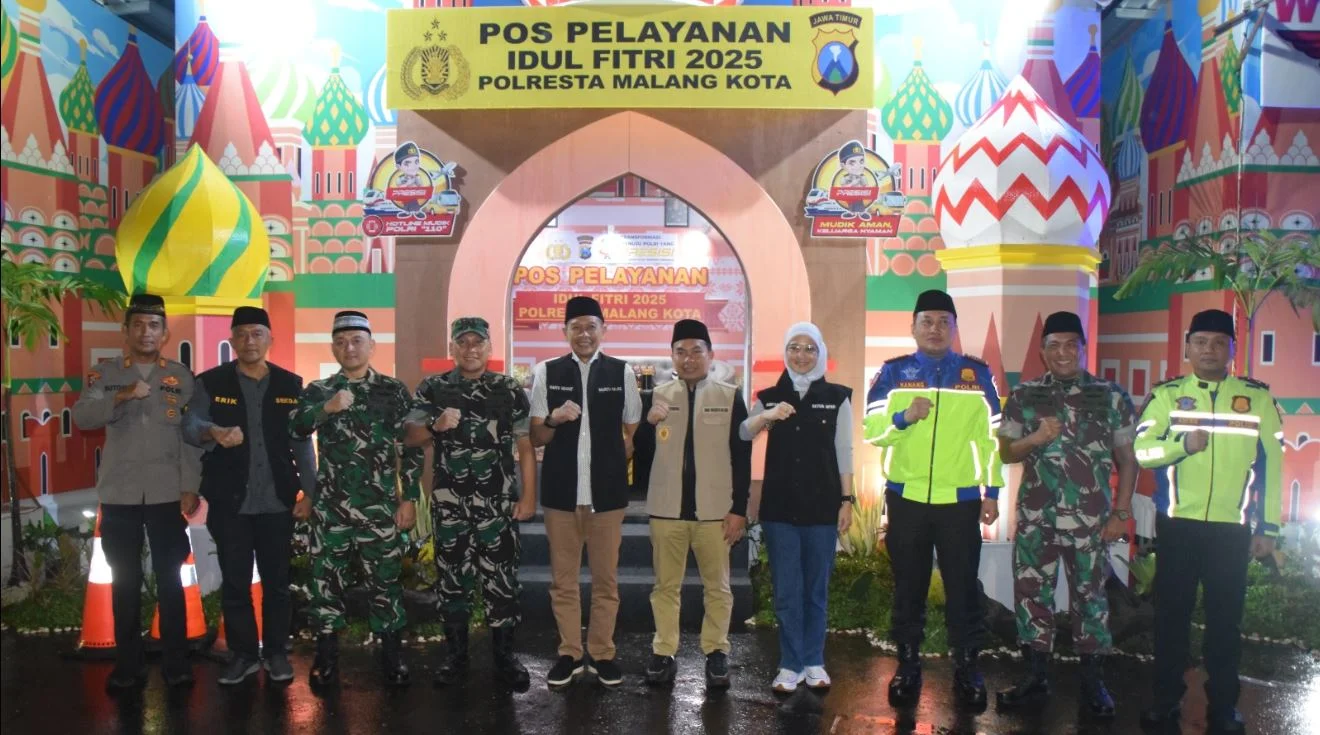 Danrem 083/Bdj Bersama Forkopimda Kota Malang Laksanakan Sahur Bersama Di Pos Pantau Stasiun Malang Kota