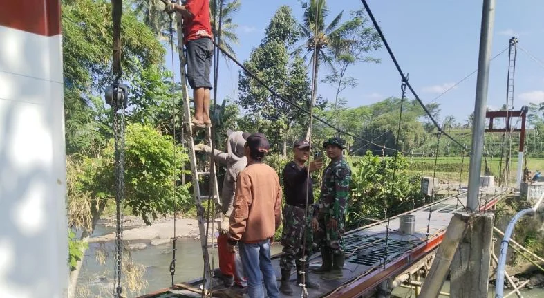 Kebersamaan Jadi Kekuatan, TNI dan Warga Pasrujambe Wujudkan Jembatan Perintis Garuda untuk Masa Depan Desa