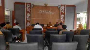 Songgon Dalam Sinergi: Batituud Koramil Songgon Jadi Garda Depan Koordinasi Lintas Sektoral