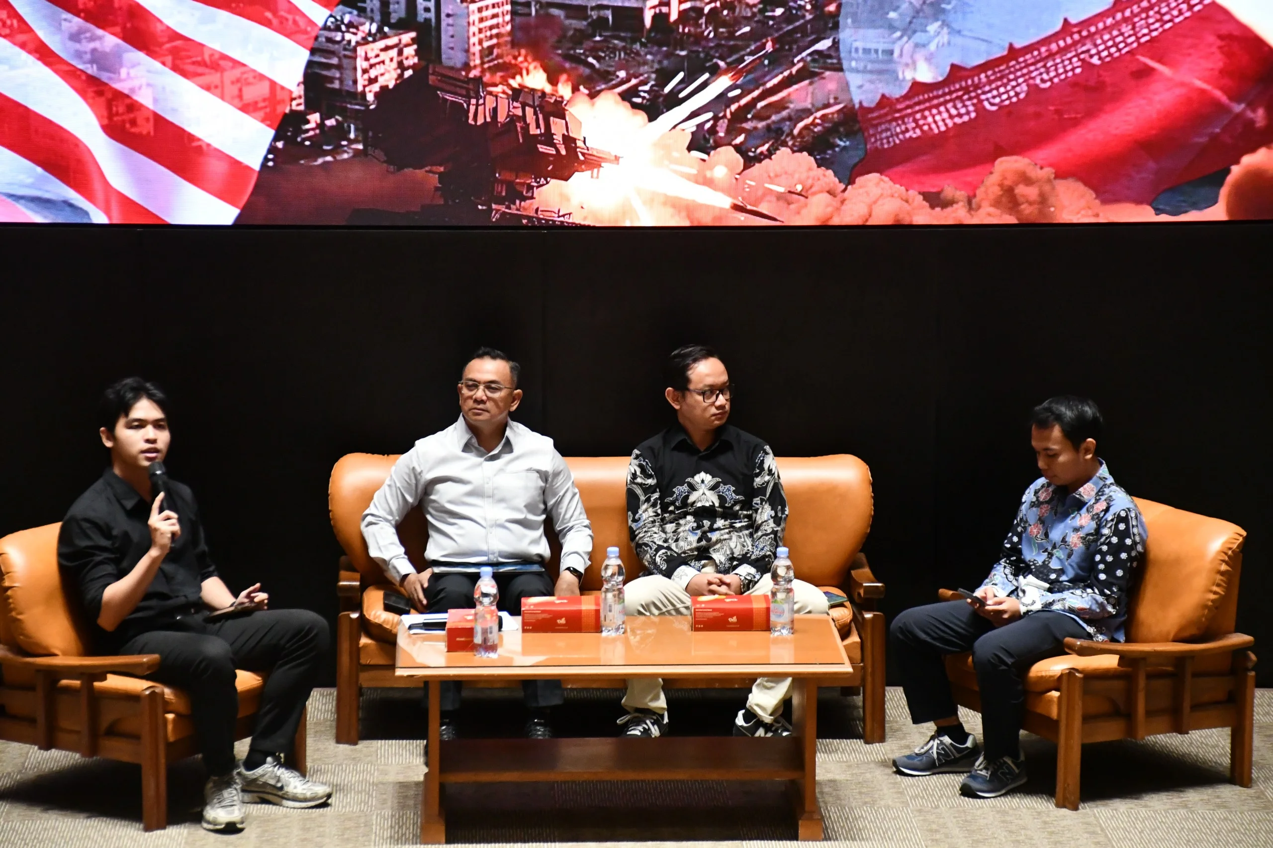 Danrem 083 Dorong Generasi Muda Perluas Wawasan dan Berani Berdiskusi