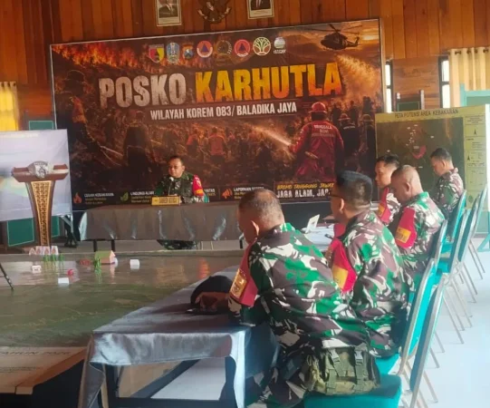 Danrem 083/Bdj Kolonel Inf Wahyu Ramadhanus Suryawan Pimpin Rapat Evaluasi Penanganan Karhutla Kawasan Taman Nasional Bromo Tengger Semeru
