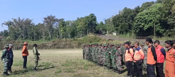 Kapten Inf Yulius Pimpin Apel On Call dan BPBD dalam Rangka Siaga Bencana Karhutla di Prigen