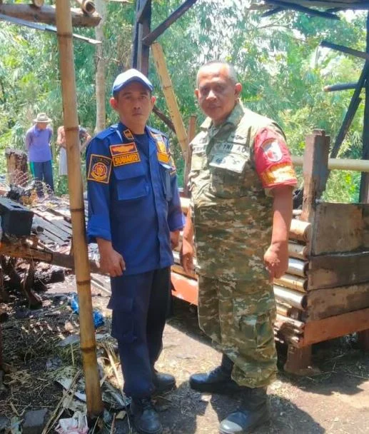 Kandang Ternak di Boyolangu Terbakar, Petugas Gabungan dan Warga Jinakkan Api