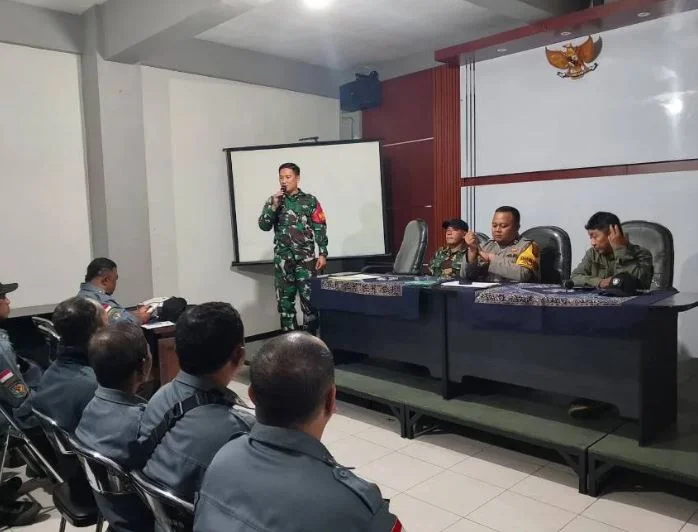 Babinsa Bareng dan Linmas Kompak Jaga Kondusivitas