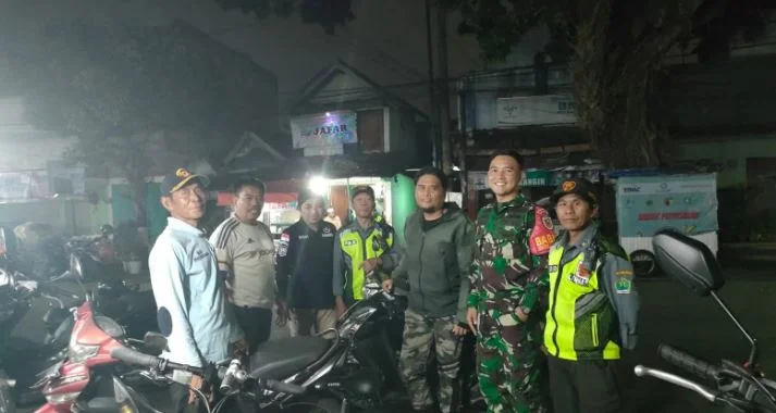 Babinsa Kelurahan Bareng Gelar Komsos Bersama Warga Ciptakan Lingkungan Kondusif