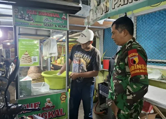 Babinsa Tunggulwulung Komsos bersama Pelaku UMKM