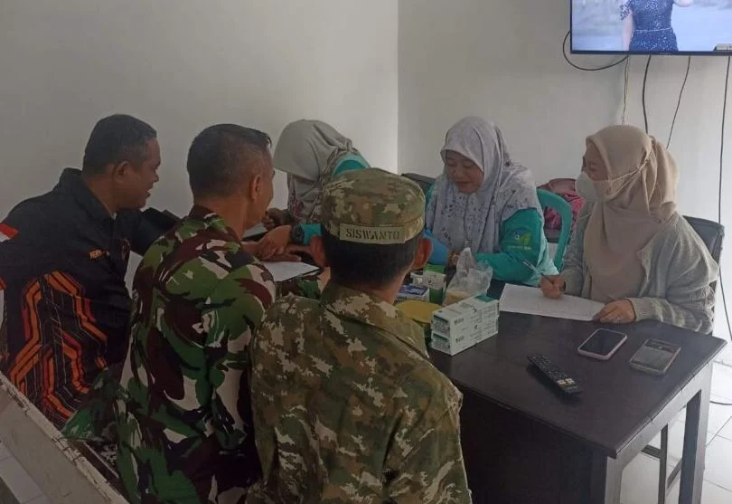 Jaga Kebugaran Prajurit, Koramil 0825/06 Gambiran Gandeng Puskesmas Gelar Pemeriksaan Kesehatan Rutin