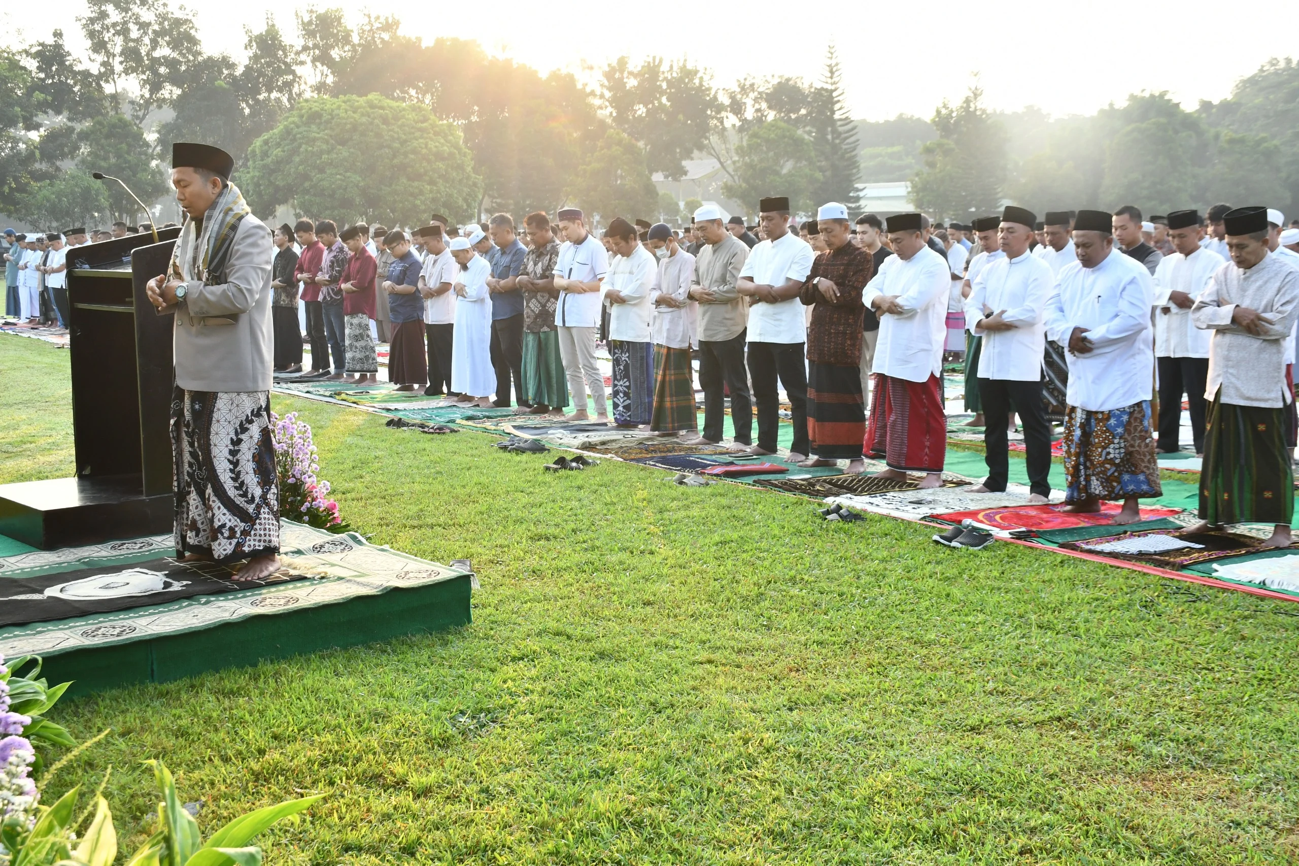 Hangat dan Penuh Kebersamaan, Danrem 083/Bdj Sholat Idul Adha Bersama Warga Malang Raya