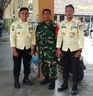 Sinergi Babinsa dan Petugas RSU Koesnadi, Ciptakan Lingkungan Rumah Sakit Aman dan Nyaman