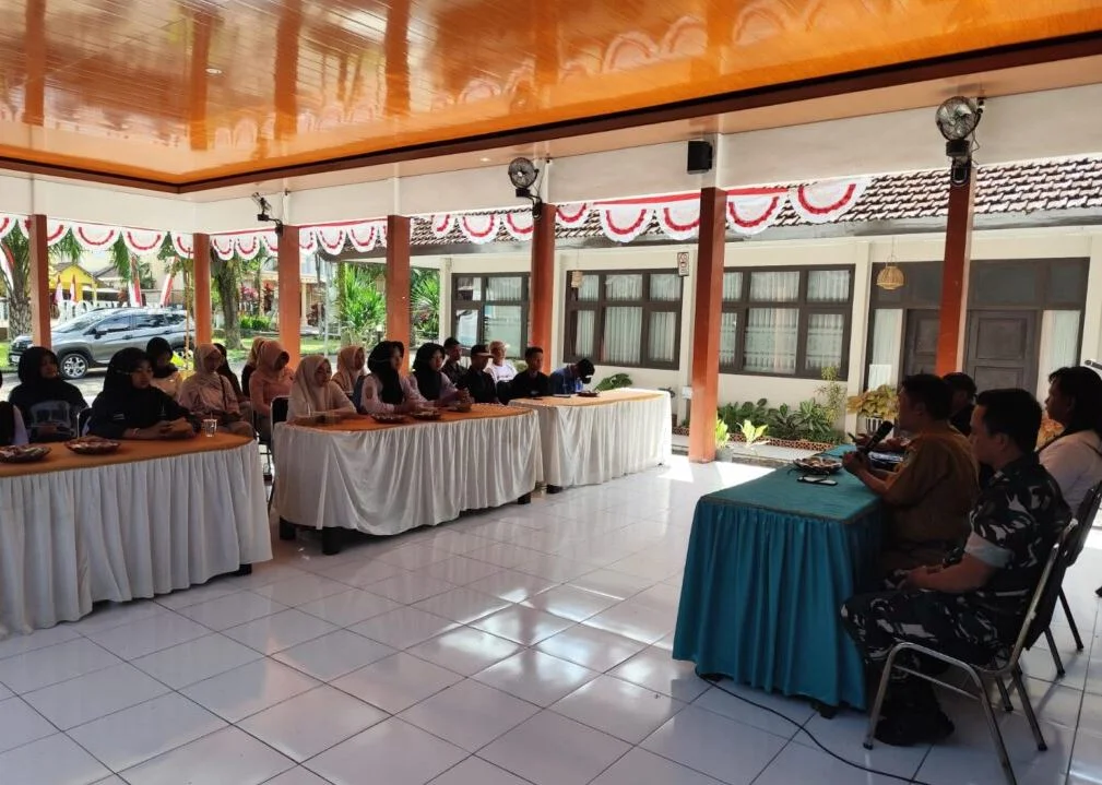 Apresiasi Sukses Pengibaran Bendera Merah Putih di Temuasri 28 Anggota Paskibra Kecamatan Sempu Resmi Dilepas dan Dibubarkan
