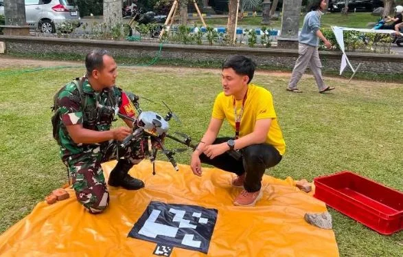 Babinsa Ketawanggede Komsos dengan Mahasiswa UB