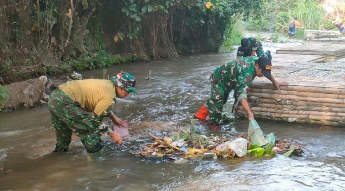 Sungai Kauman Penuh Sampah, Koramil Klojen dan Warga Turun Tangan