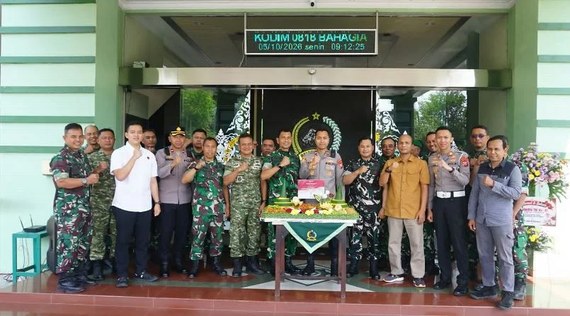 Polres Malang Beri Kejutan HUT ke-81 TNI di Makodim 0818