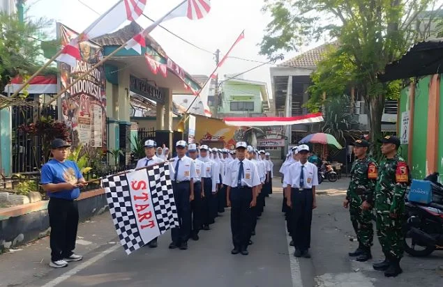 Babinsa Koramil Klojen Dampingi Lomba PBB Siswa SMP Negeri 9 Malang
