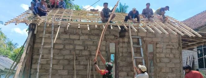 Babinsa lanas Bersama Warga Gelar Kerja Bakti Perbaikan Mushola,Wujud Kepedulian Terhadap Sarana Ibadah