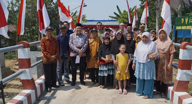 Dandim 0818 Letkol CZI Bayu Nugroho Hadiri Peresmian Jembatan Secara Virtual