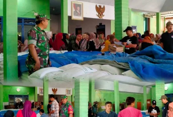993 Warga Desa Kronto Terima Bantuan Pangan, Babinsa Hadir Kawal Distribusi