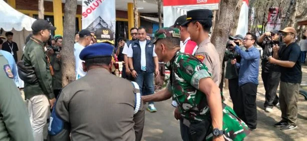 Perkuat Ekonomi dan Jaga Kelestarian Pesisir Pantai Bahak, Koramil Tongas Kawal Dan Amankan Kegiatan Relawan Bakti BUMN
