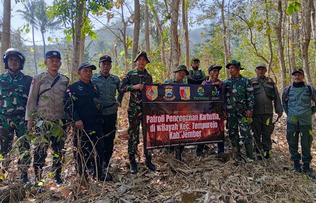 Cegah Karhutla, Koramil 0824-09/Tempurejo Bersama Tiga Pilar Intensifkan Patroli Kawasan Hutan