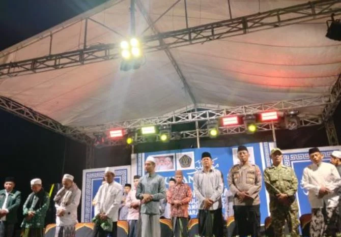 Babinsa Koramil Suboh Hadiri Pengajian Maulid Nabi dan Haul Agung KH. Moh. Hasan Genggong, Perkuat Silaturahmi dengan Masyarakat
