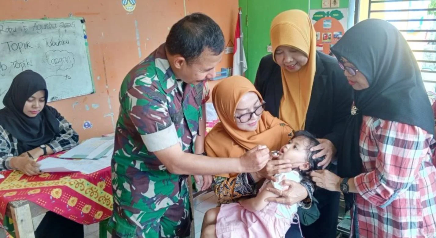 Dari Balita hingga Lansia, Babinsa Rogotrunan Hadir Dukung Pelayanan Kesehatan Warga