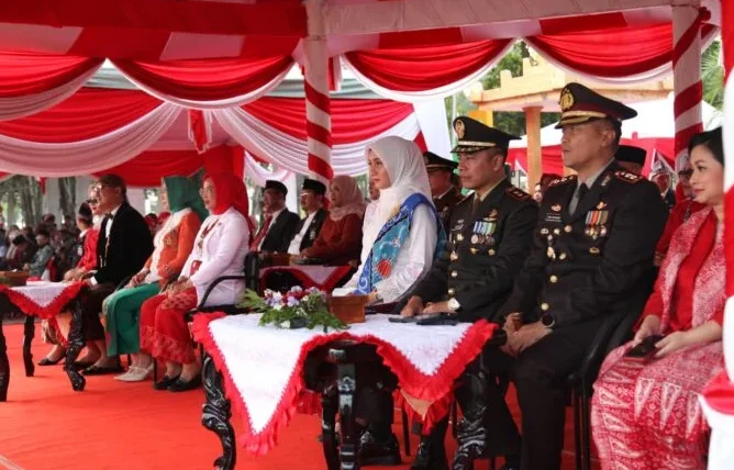 Dandim 0821/Lumajang Hadiri Upacara Penurunan Bendera HUT ke-81 Kemerdekaan RI