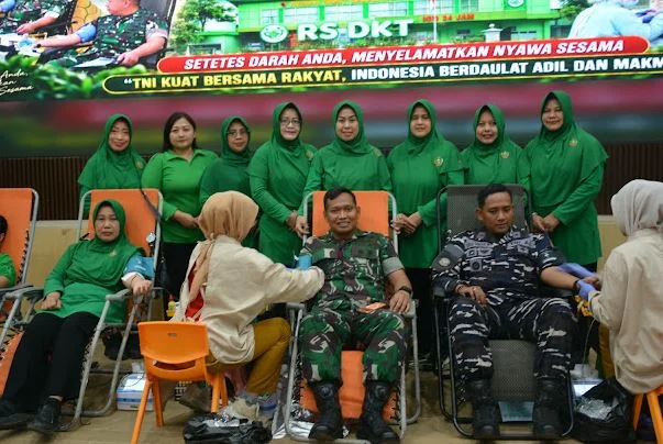 Bakti Kesehatan Donor Darah HUT ke-81 TNI, Rumkit Tk. III Baladhika Husada Dan Kodim 0824/Jember Digelar di Aula Makodim 0824/Jember