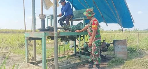 Harapan Baru Petani Klampokarum, Babinsa Klampokarum Monitoring Pengeboran Sumur untuk Irigasi