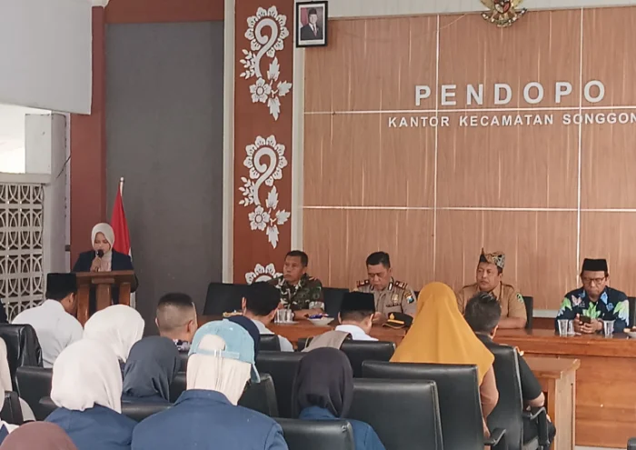 Komandan Koramil Songgon Pimpin Langsung Seleremoni Pelepasan, Tegaskan Sinergitas TNI Kawal Purna Tugas Puluhan Mahasiswa KKN UIN Khas Jember